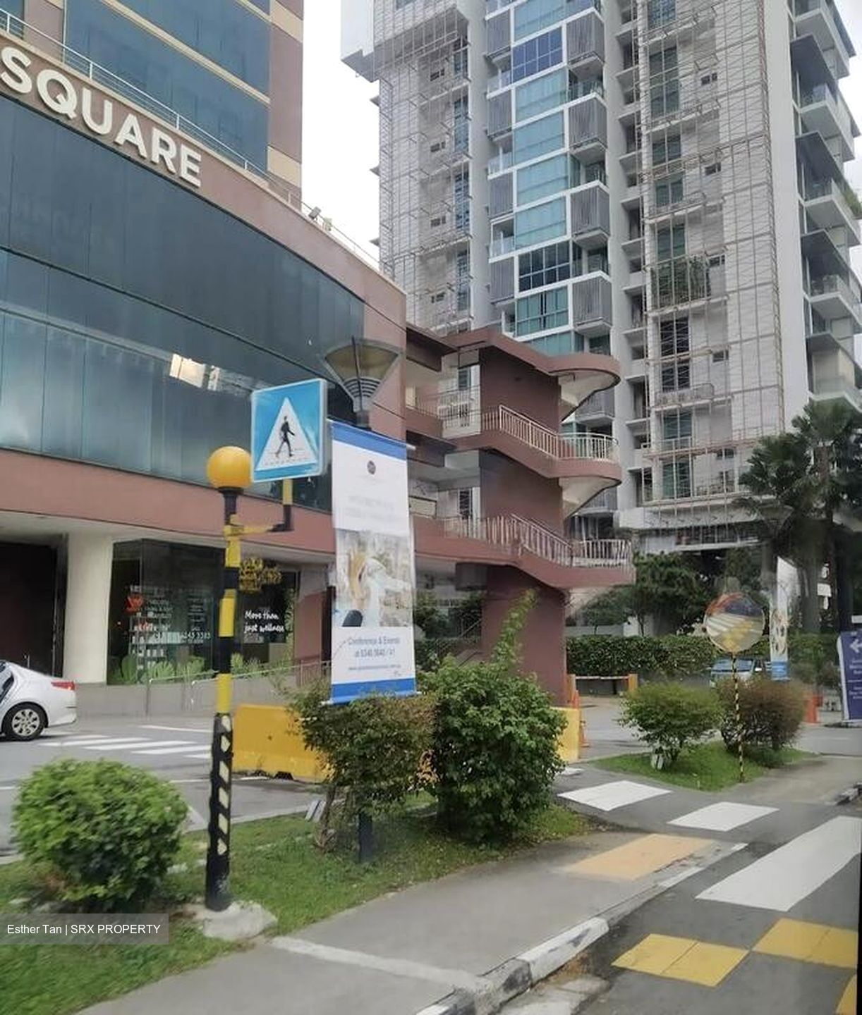 Roxy Square (D15), Retail #500534631